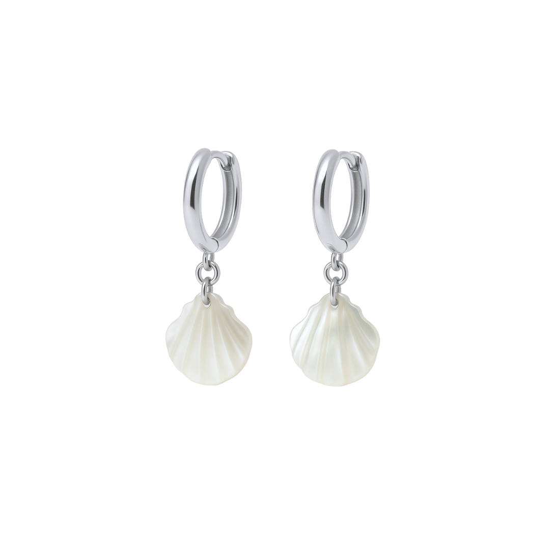 Symbolische Oorbellen – Licht parelmoer schelpjes