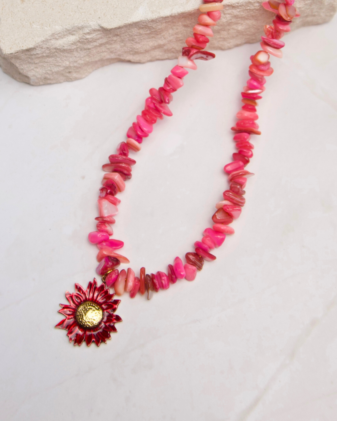 Hardroze Schelp Ketting met Zonnebloemhanger
